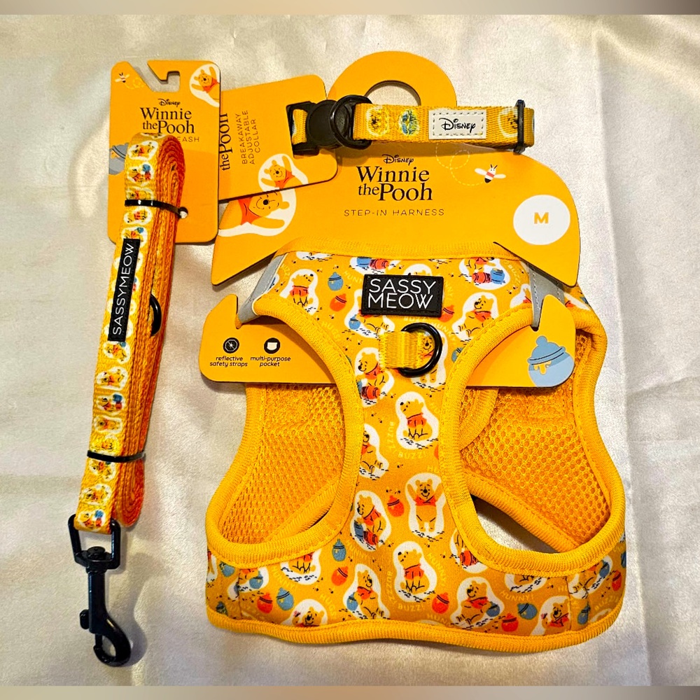 Disney Sassy Meow Winnie The Pooh Harness, Collar and Leash Set (M)